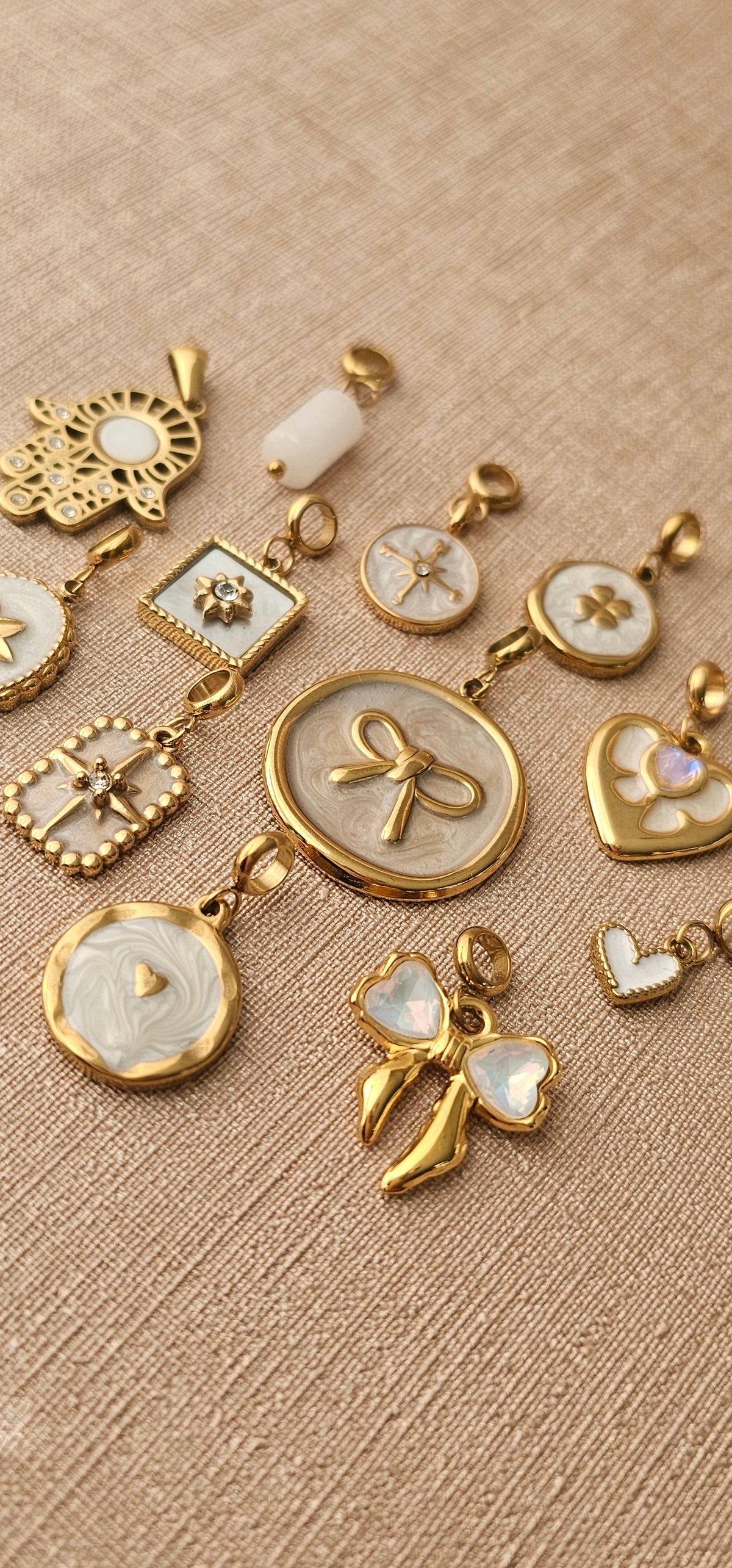 Sieraden samenstellen bij Seyso. Ontwerp jouw eigen ketting, armband of oorbellen met bedels. Persoonlijk, duurzaam en stijlvol.