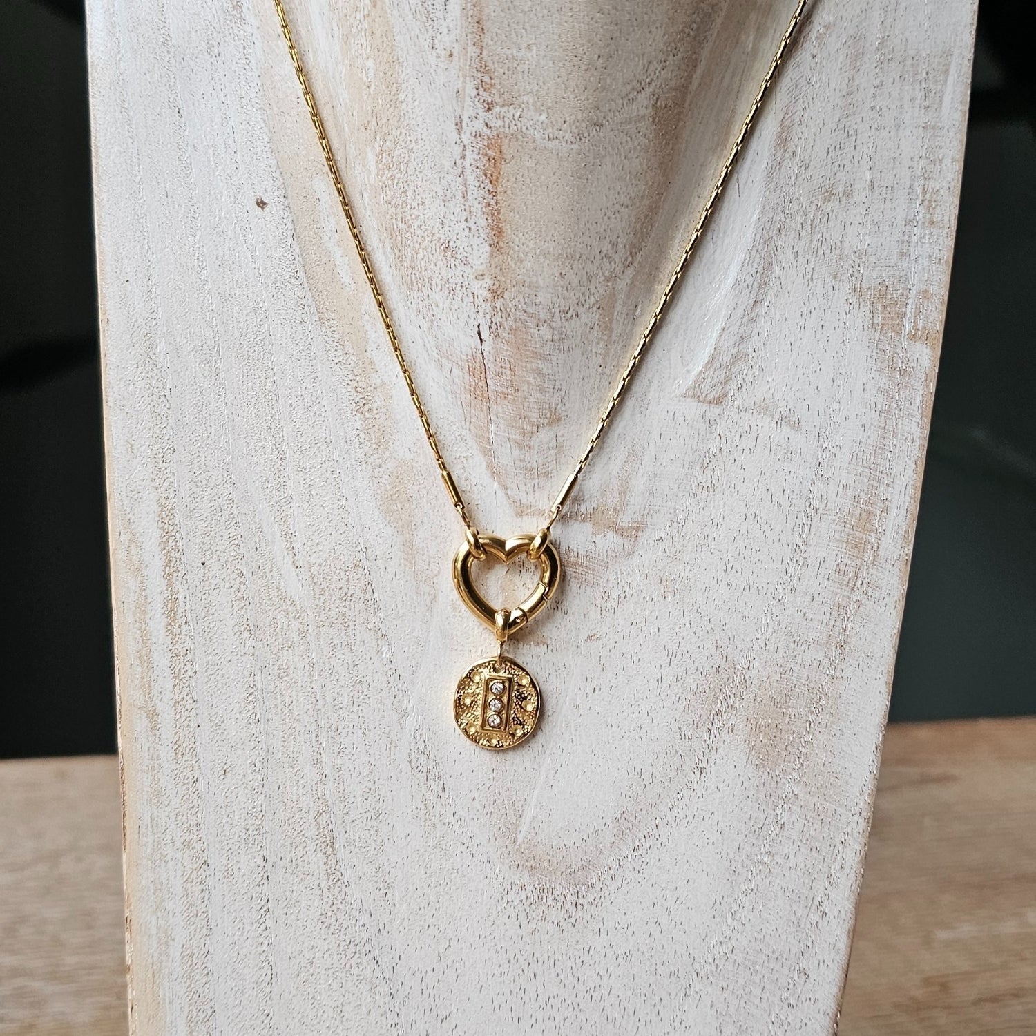 Seyso triple stone stainless steel bedeltje uit Design Your Own collectie