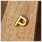 Seyso Initial Glow ketting met goudkleurige initial hanger van stainless steel, minimalistisch en waterproof