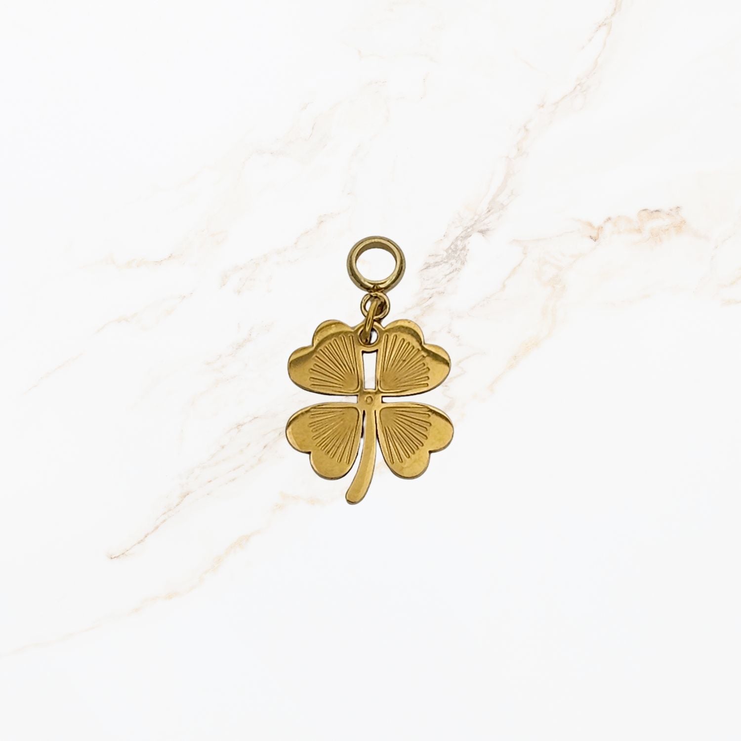 Golden Clover – Lucky Charm