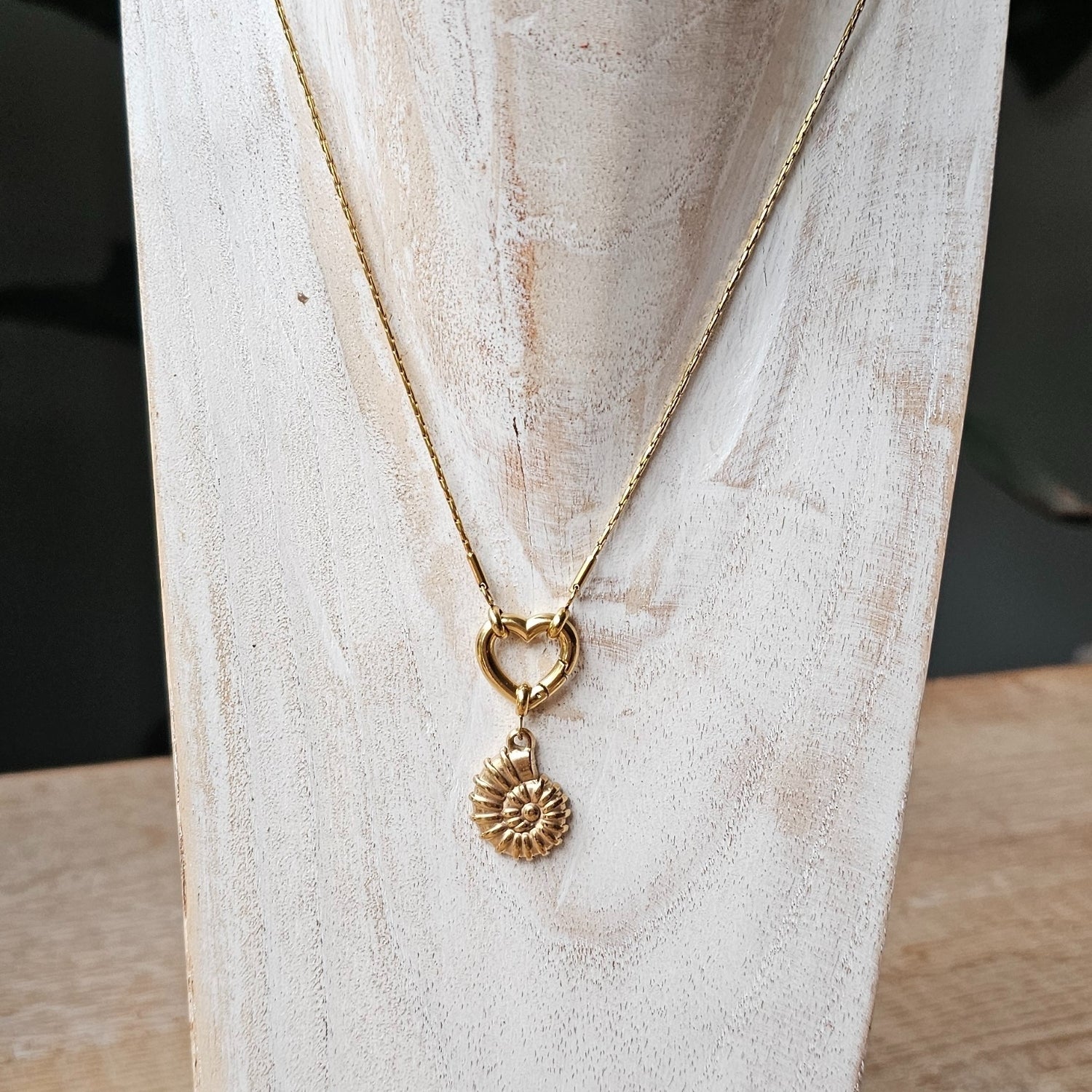 Seyso sea shell stainless steel bedeltje uit Design Your Own collectie