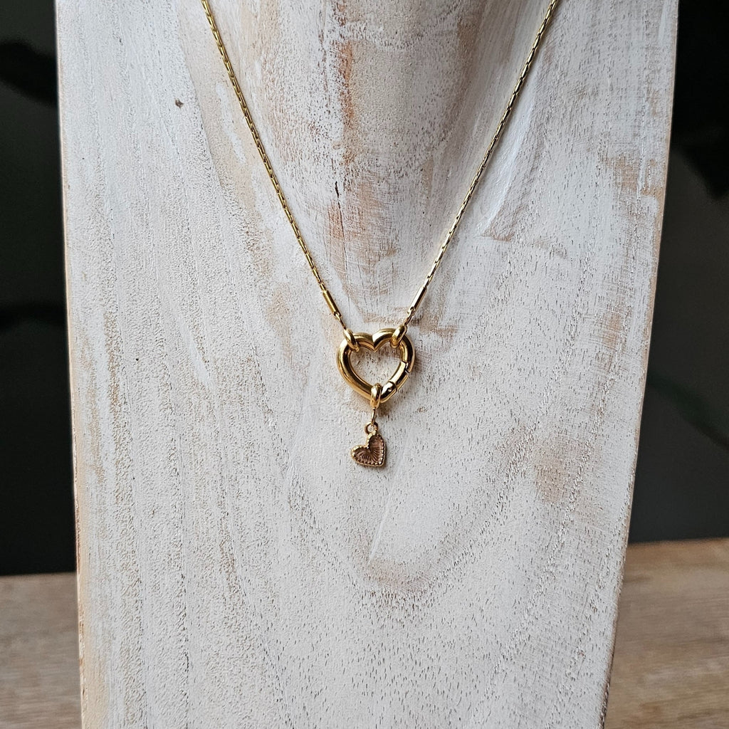 Seyso little brown heart stainless steel bedeltje uit Design Your Own collectie