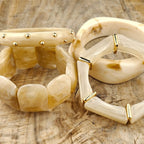 Grove beige statement armband met grote elastische acryl kralen