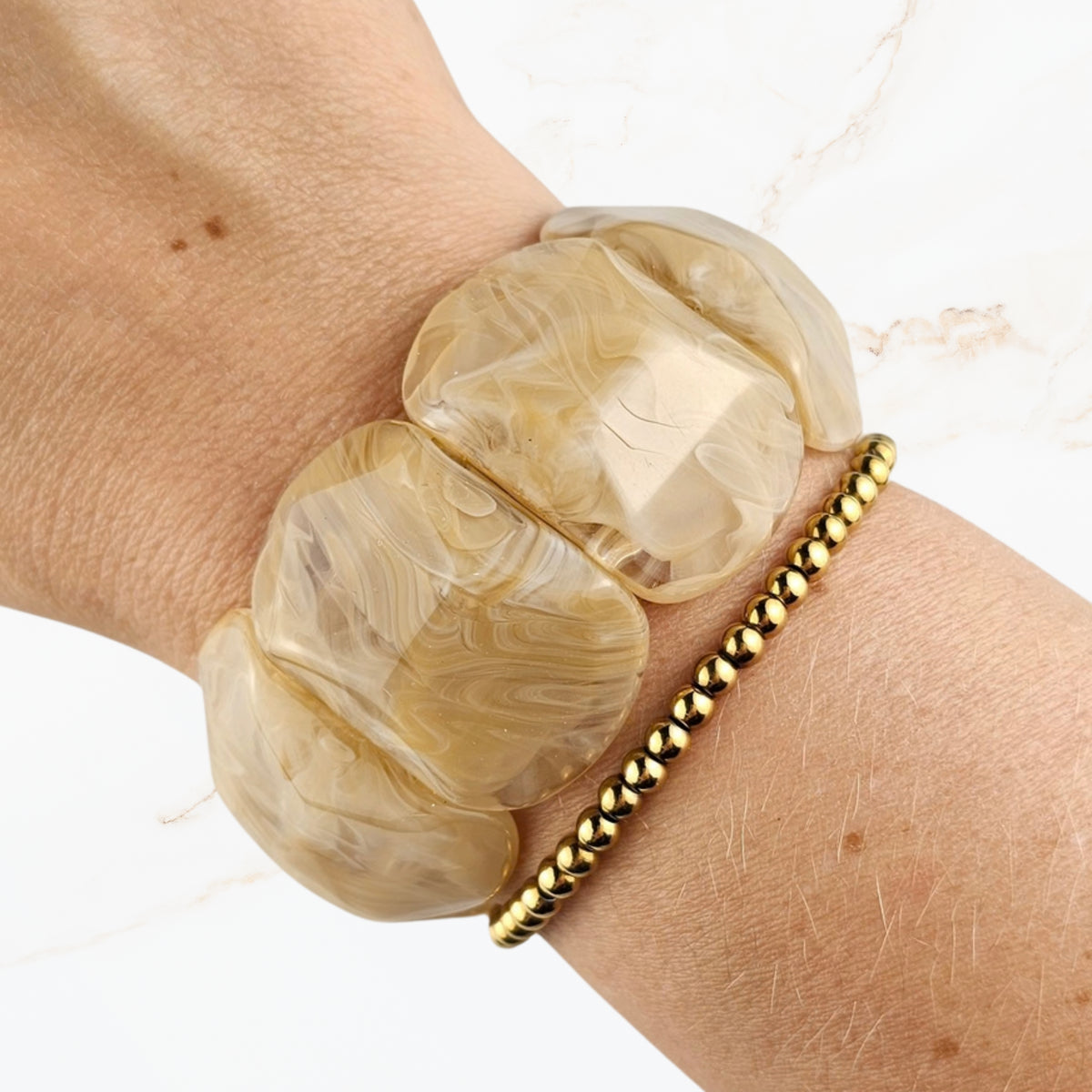 Seyso crème beige elastische dames armband met grote acryl kralen