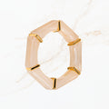 Seyso beige crème elastische armband voor dames met goudkleurige details
