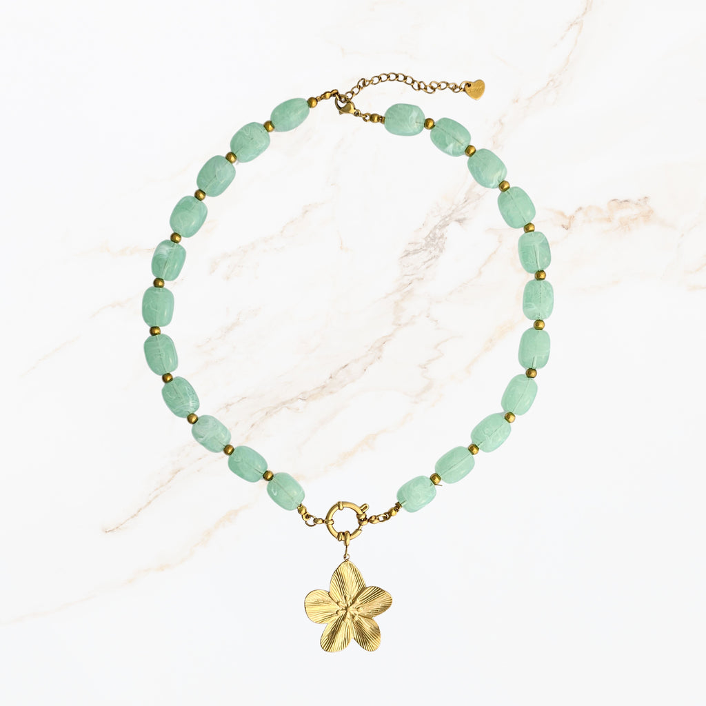 Groene kralen ketting met goudkleurige bedel (kopie)