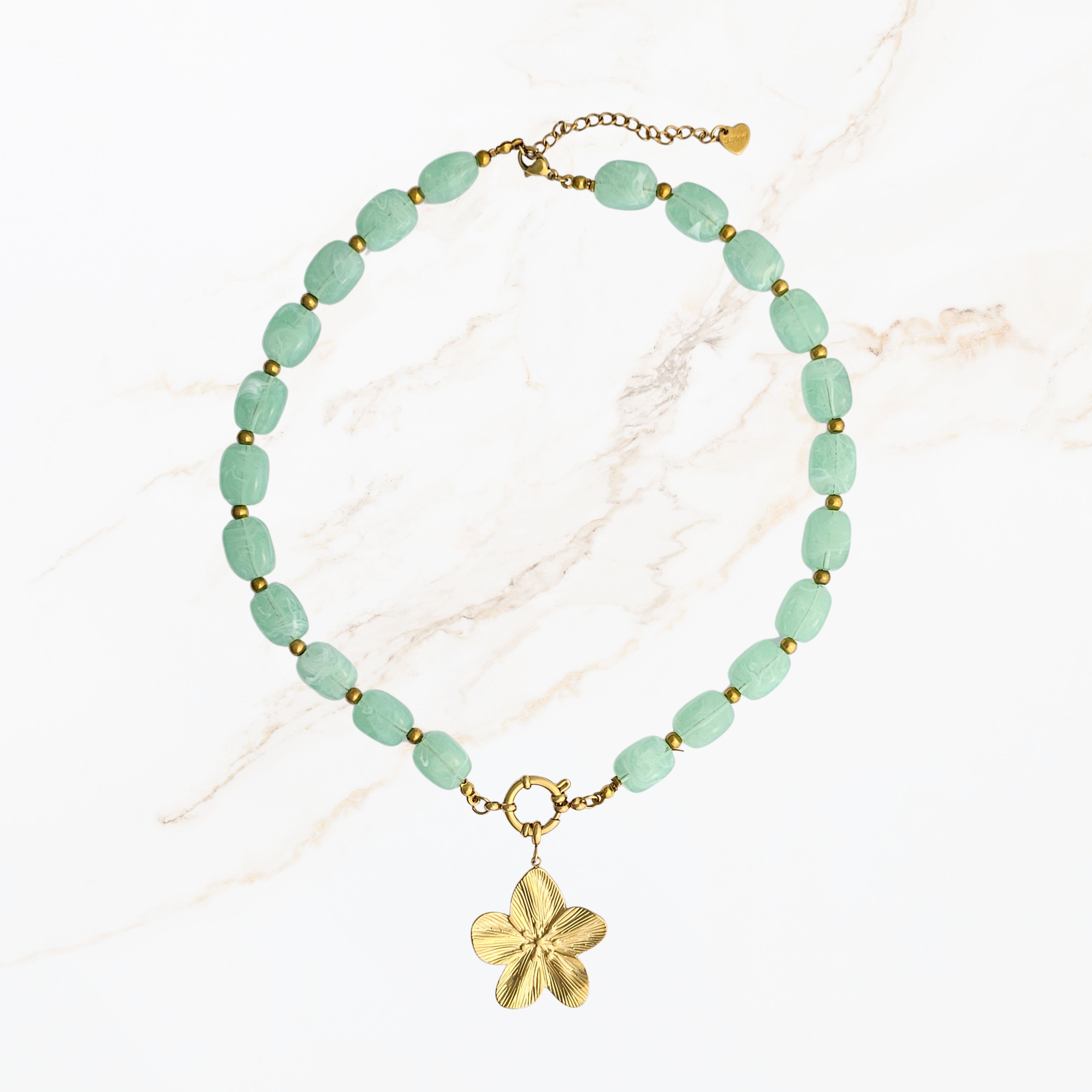 Groene kralen ketting met goudkleurige bedel (kopie)