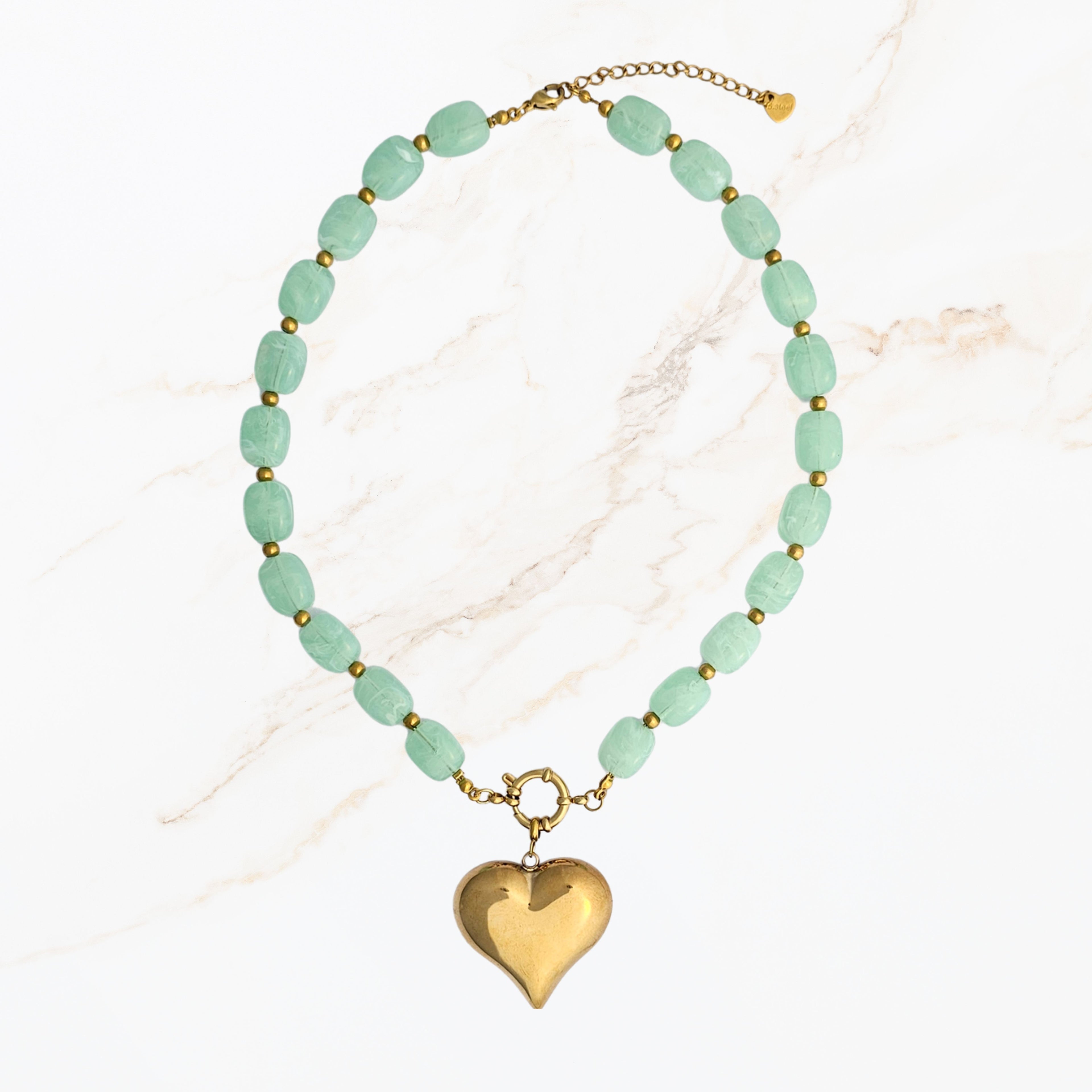 Groene kralen ketting met goudkleurige bedel (kopie)