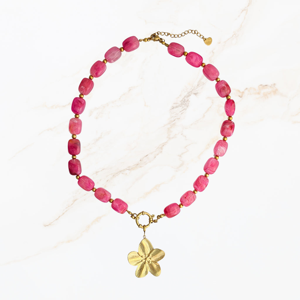 Roze ketting met goudkleurige bedel