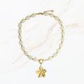 Witte ketting met goudkleurige bedel