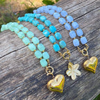 Turquoise blauwe kralen ketting met goudkleurige bedel