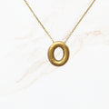 Seyso Initial Glow ketting met goudkleurige initial hanger van stainless steel, minimalistisch en waterproof
