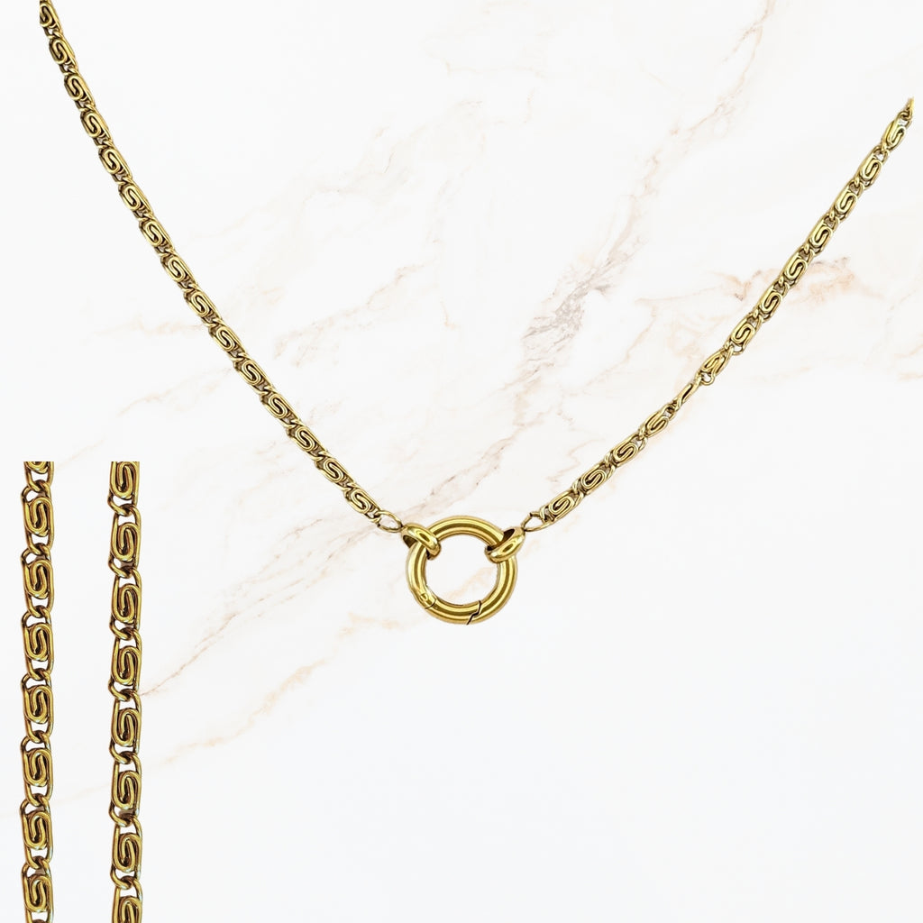 Stainless steel design your own ketting waarbij je zelf de lengte kiest, een connector toevoegt en meerdere bedels combineert tot een persoonlijk sieraad