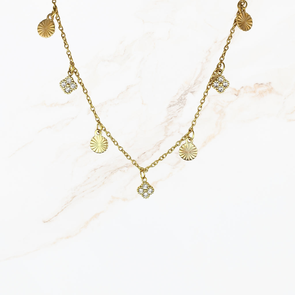 Goudkleurige stainless steel schakelketting van 45 cm plus 5 cm met bedels en fonkelende steentjes