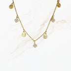 Goudkleurige stainless steel schakelketting van 45 cm plus 5 cm met bedels en fonkelende steentjes