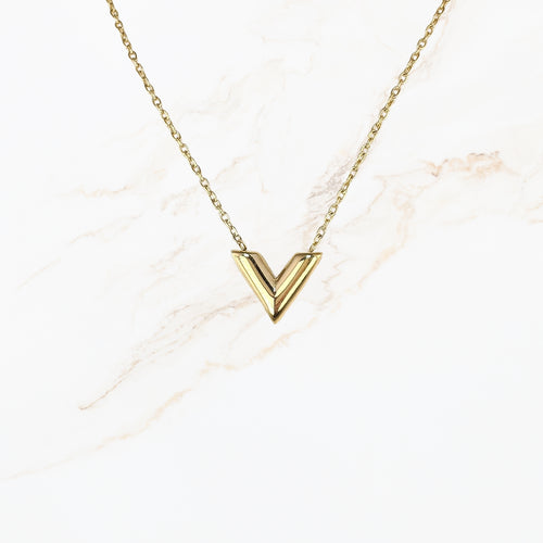 Goudkleurige stainless steel schakelketting van 45 cm plus 5 cm met minimalistische V vormige hanger