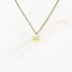 Goudkleurige stainless steel schakelketting van 45 cm plus 5 cm met bloemhanger en subtiel steentje