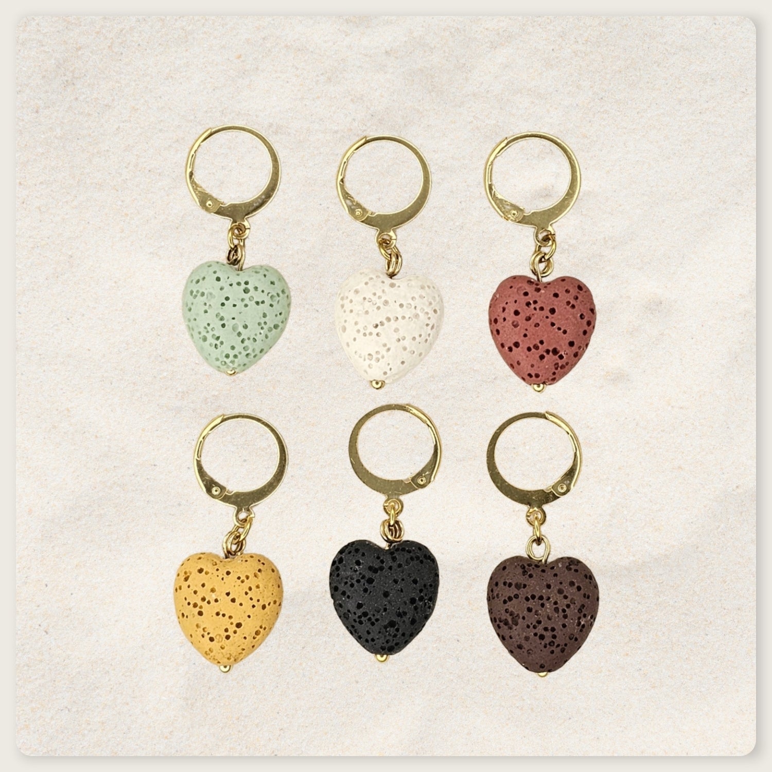 Seyso roze hartvormige lavasteen oorbellen met goudkleurige stainless steel haakjes en natuurlijke structuur in speels en vrouwelijk design.