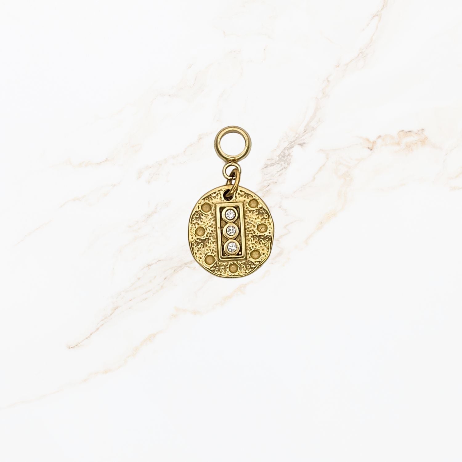 Triple Stone – Modern Charm