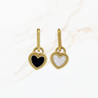 Seyso gouden hoop oorbellen met omkeerbaar hart hangertje zwart en parelmoer wit van stainless steel.