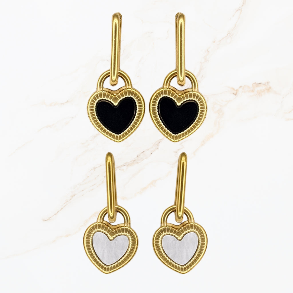 Seyso gouden hoop oorbellen met omkeerbaar hart hangertje zwart en parelmoer wit van stainless steel.