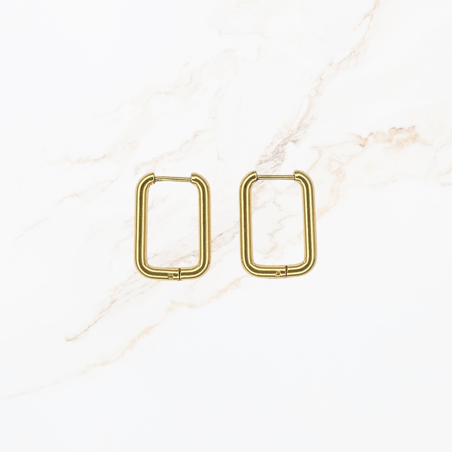 Seyso stainless steel oorbellen Lumea hoops met elegante rechthoekige vorm geschikt om bedeltjes aan toe te voegen voor een persoonlijke stijl