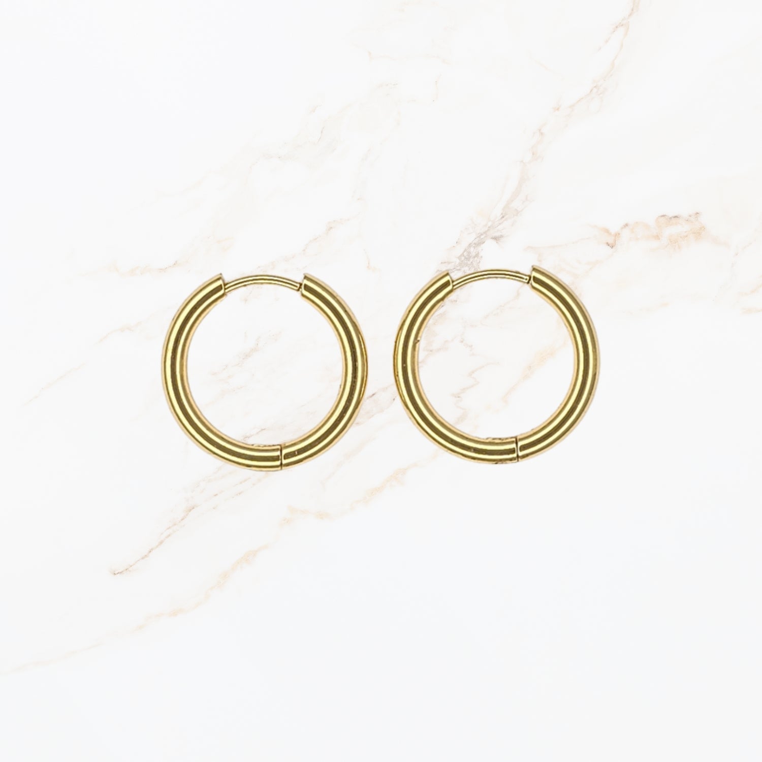 Seyso stainless steel oorbellen Lora hoops met klassieke ronde vorm perfect om bedeltjes toe te voegen en je eigen DYO oorbellen samen te stellen