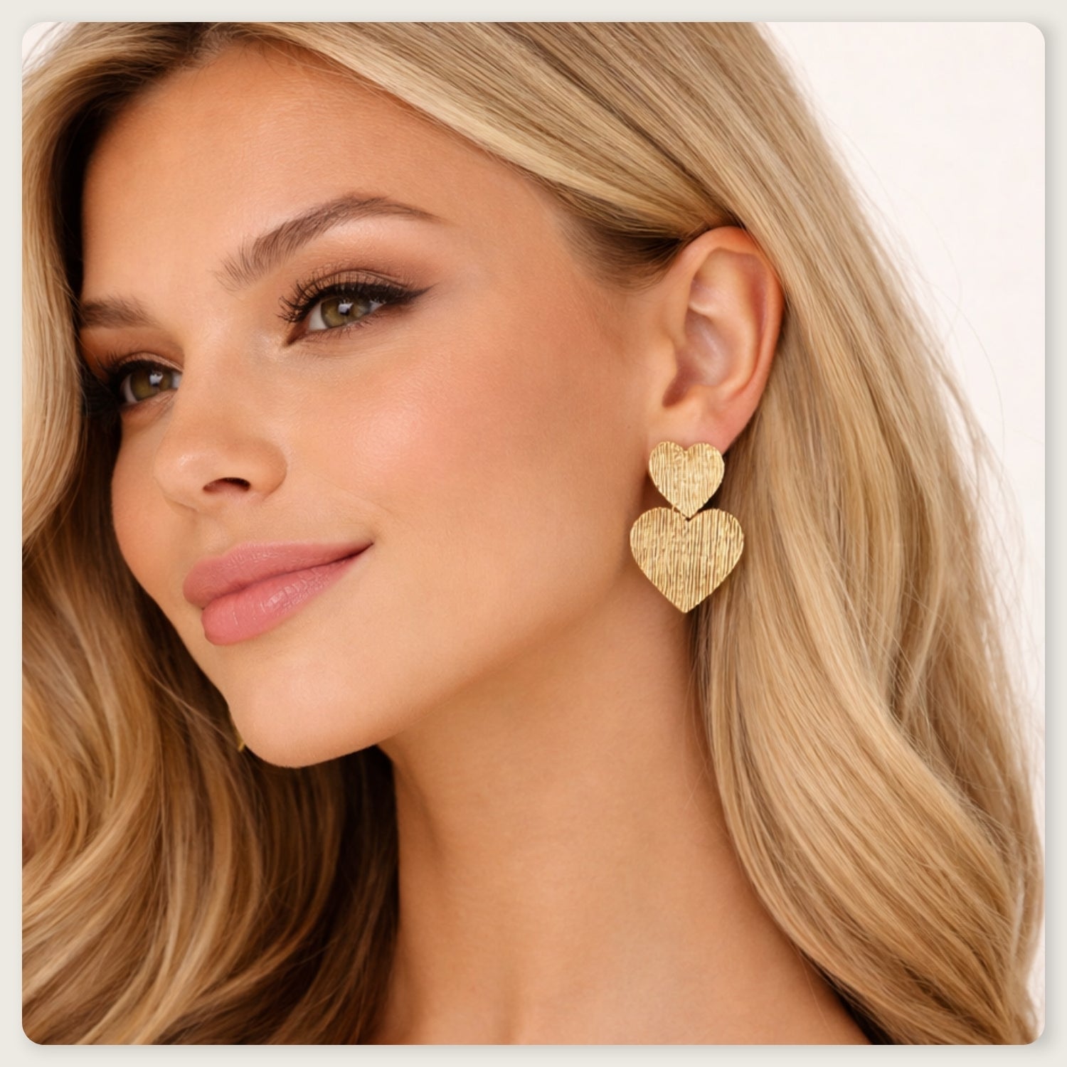 Seyso dubbel hart oorbellen van zinklegering met textuur, verkrijgbaar in goud- en zilverkleur, vrouwelijk en speels design