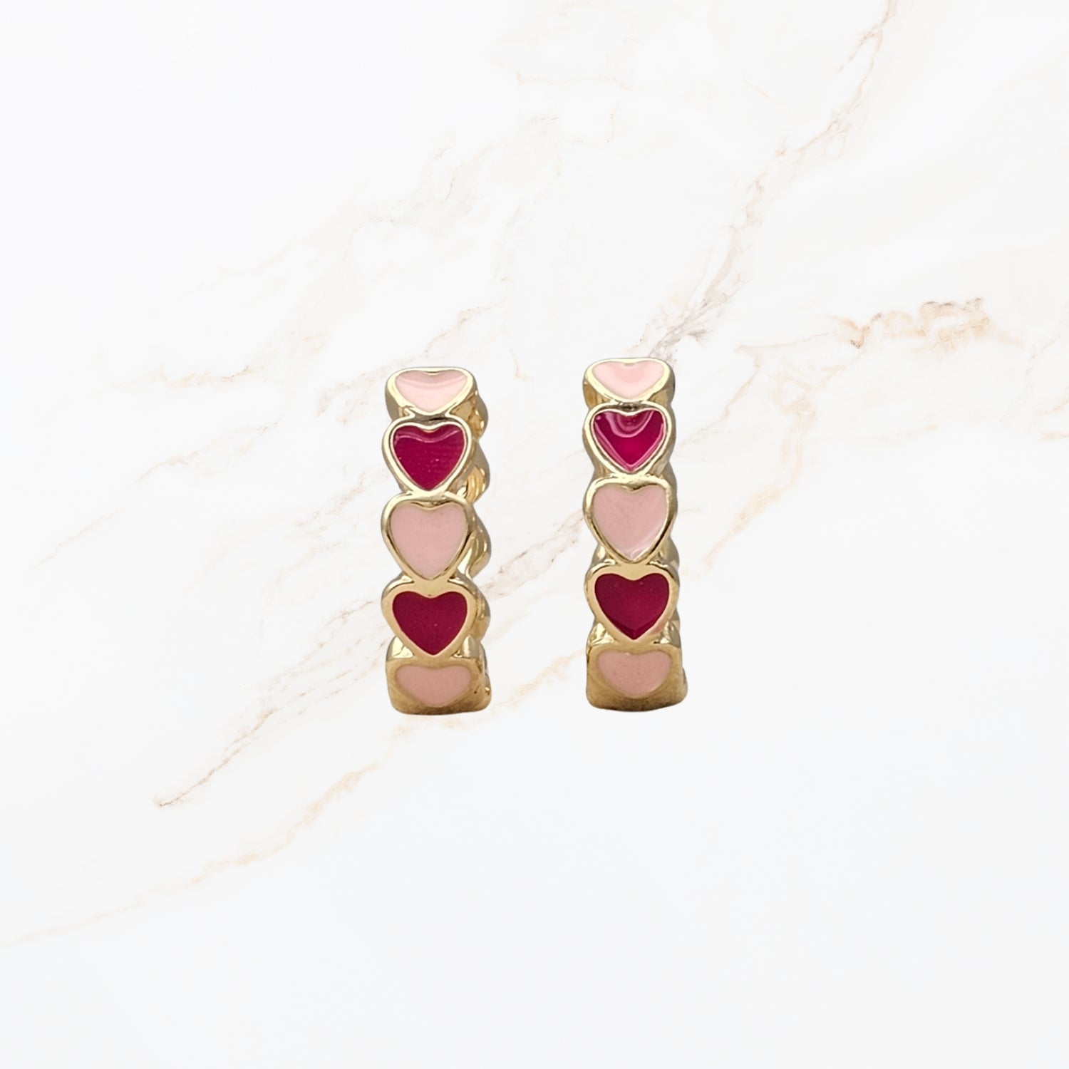 Seyso mini hoops met roze hartjes in goudkleurige setting klein model