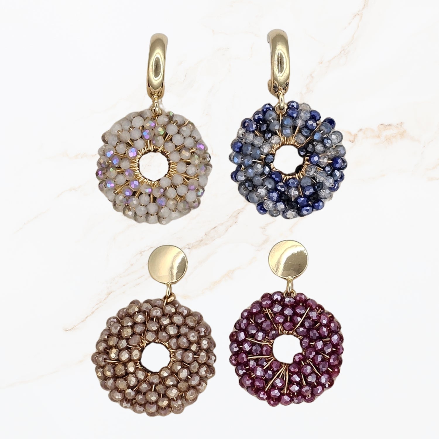 Seyso Bruine statement oorbellen met ronde vorm en kralen. Gemaakt van Zinklegering in verguld goud. Om iedere dag te dragen