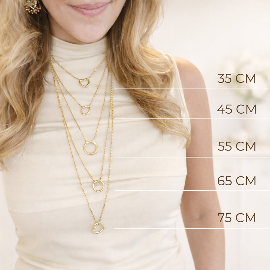 Stainless steel design your own ketting waarbij je zelf de lengte kiest, een connector toevoegt en meerdere bedels combineert tot een persoonlijk sieraad