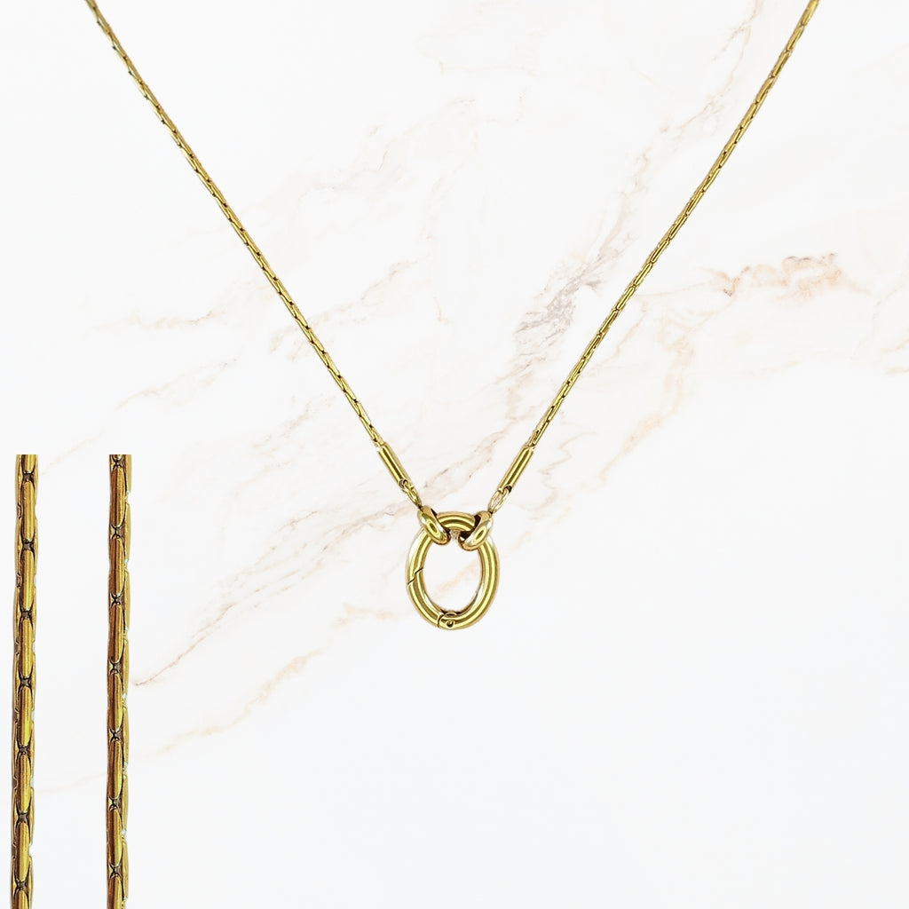 Stainless steel design your own ketting waarbij je zelf de lengte kiest, een connector toevoegt en meerdere bedels combineert tot een persoonlijk sieraad