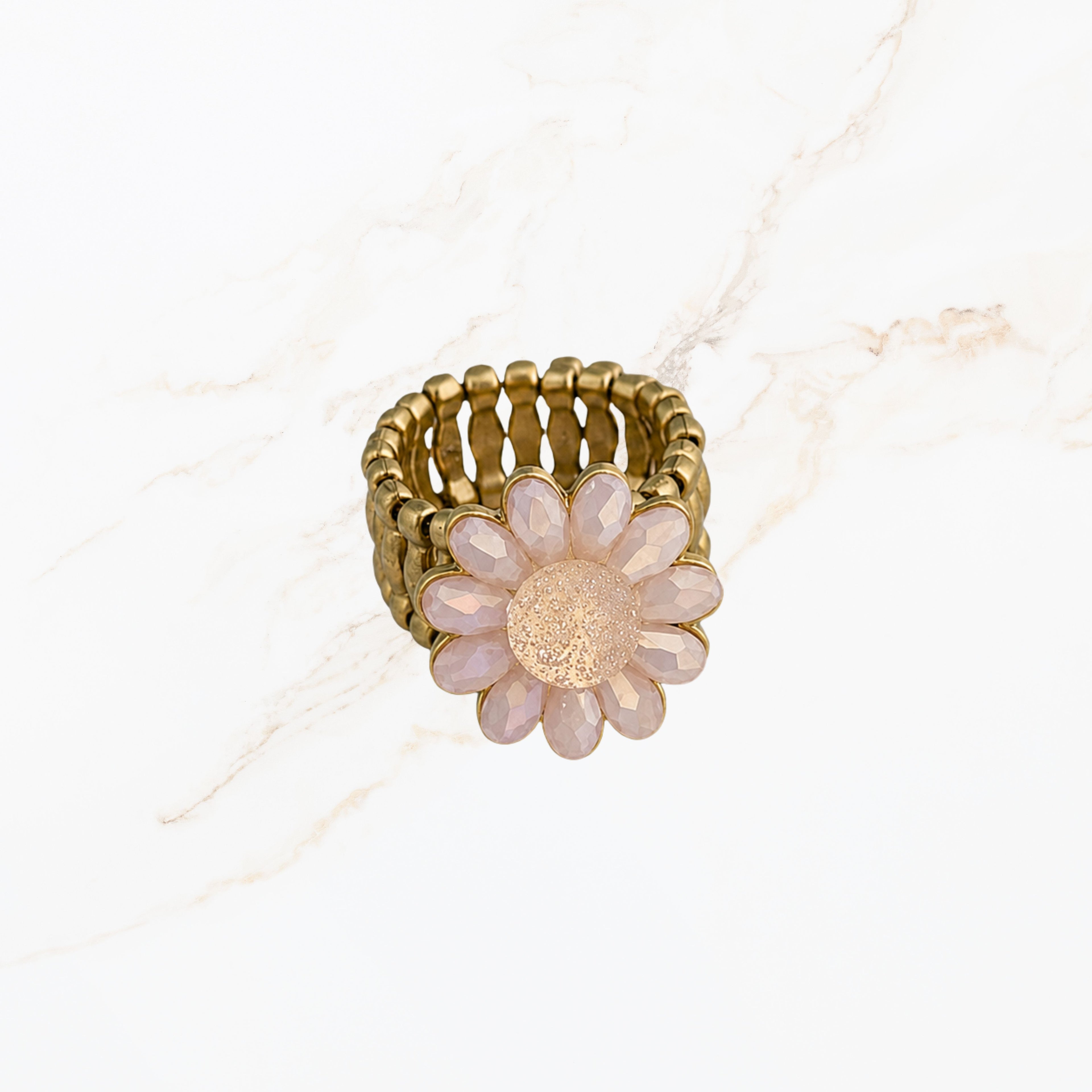 Detaillierter Blumenring