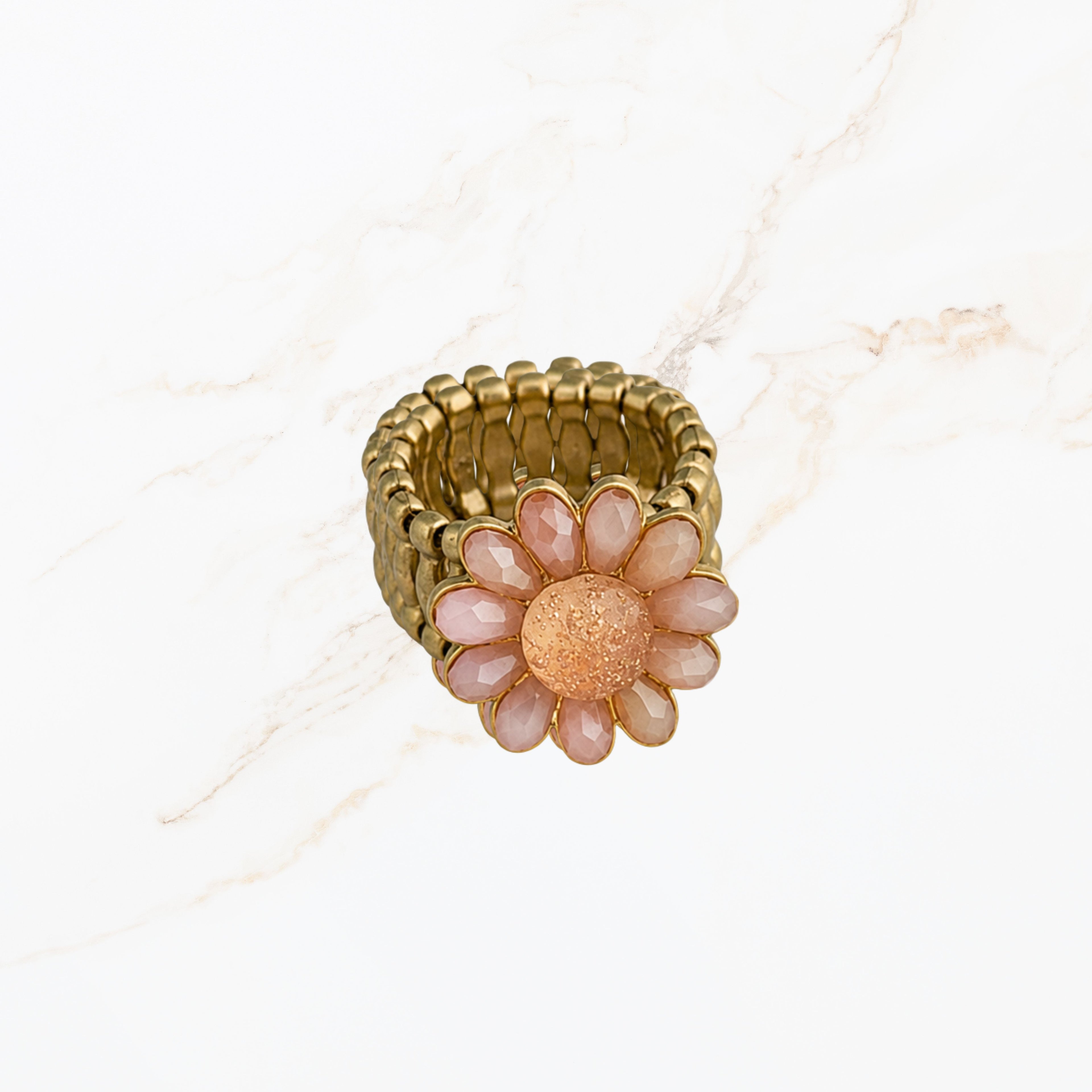 Detaillierter Blumenring