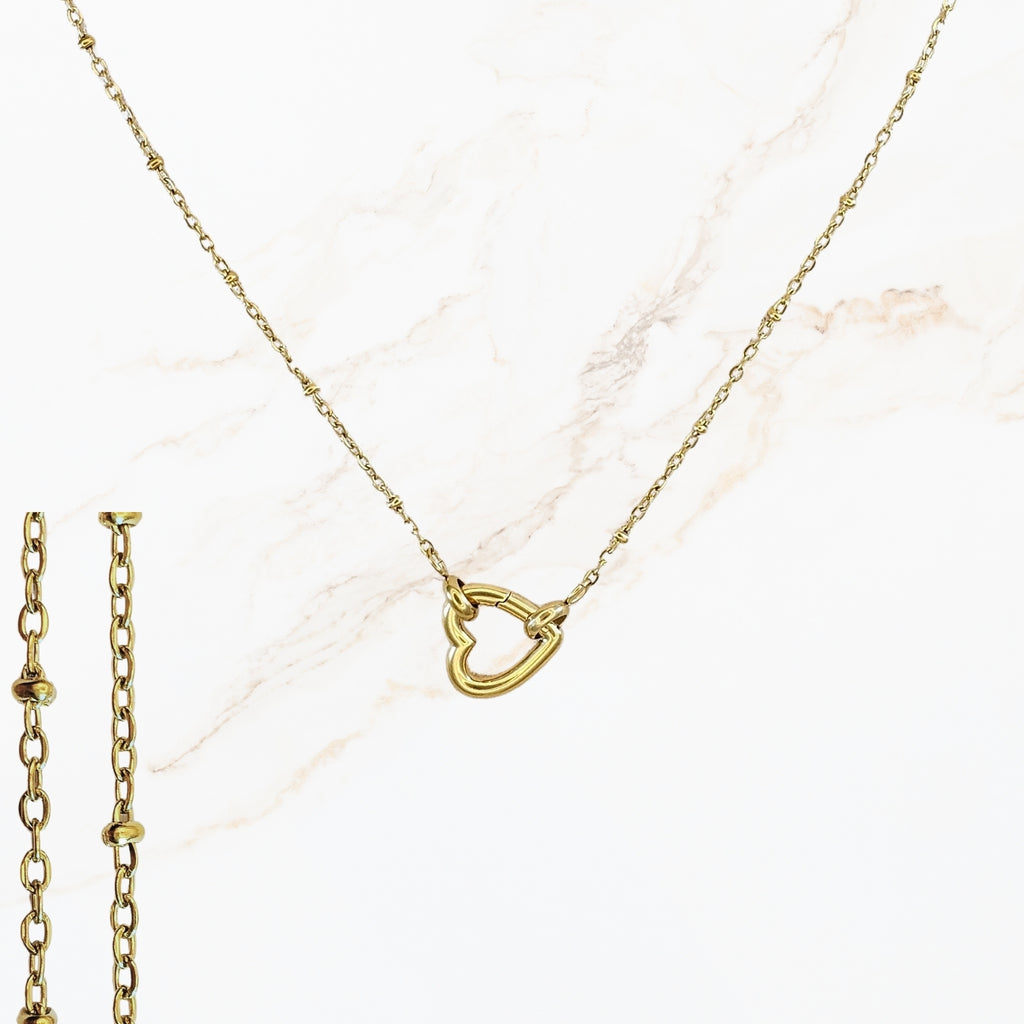 Stainless steel design your own ketting waarbij je zelf de lengte kiest, een connector toevoegt en meerdere bedels combineert tot een persoonlijk sieraad