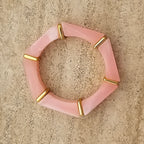 Lichtroze statement armband voor dames met elegante gouden tussenstukken