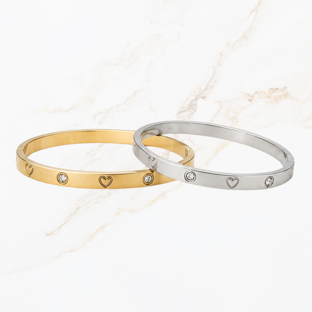 Zilverkleurige bangle met hartjes