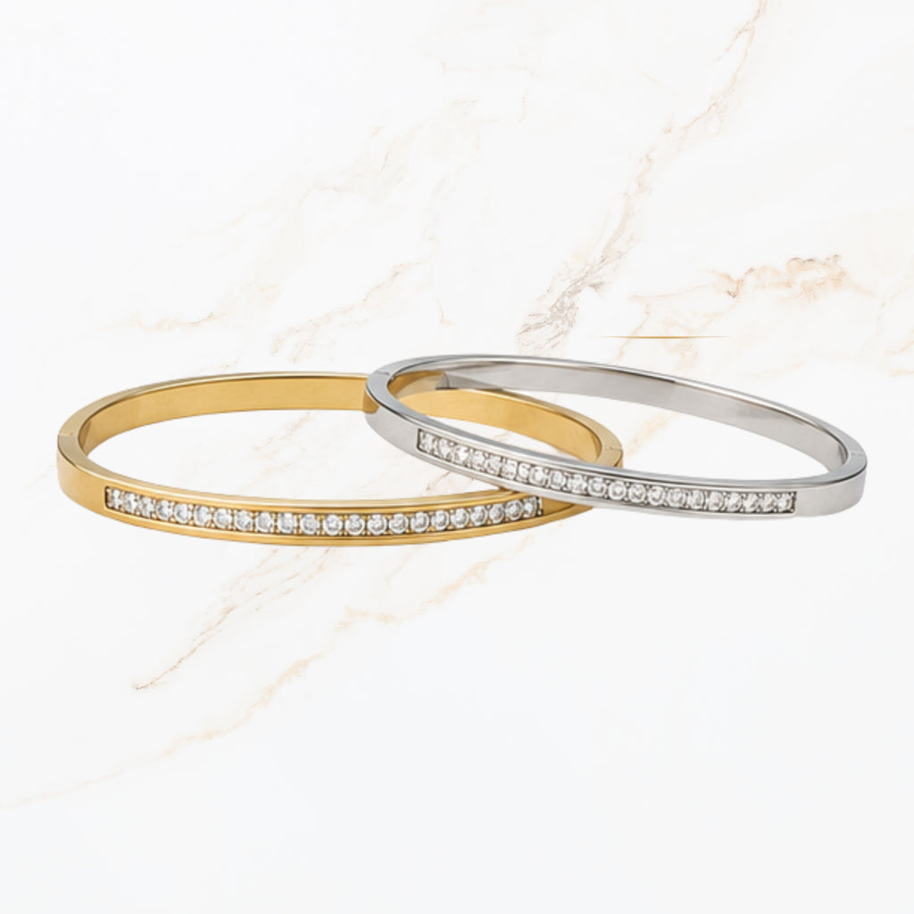 Zilverkleurige bangle met steentjes