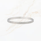 Zilverkleurige bangle met steentjes
